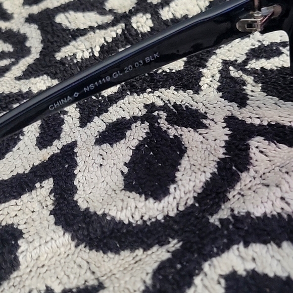 Foster grant Womens sunglasses diamonds in the front 😎 - Picture 3 of 6